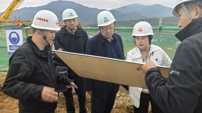 张佩峰调研督导榆中县山洪灾害受损户安置点建设推进情况