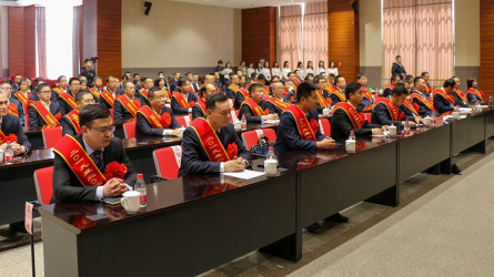 开云网页版页面登录召开2019—2020年度劳动模范<br/>暨2020年度先进单位先进集体先进工作者表彰大会