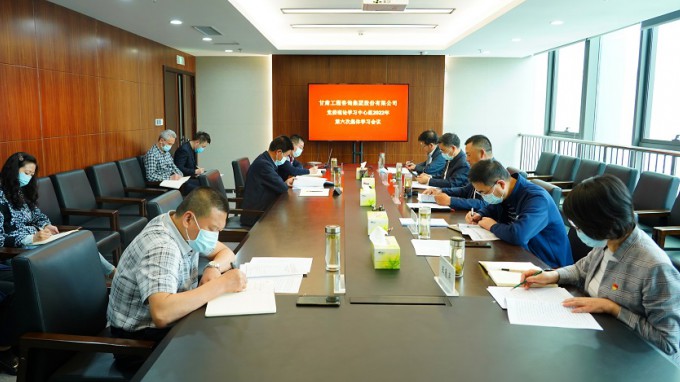 开云网页版页面登录召开党委理论学习中心组2022年第六次集体学习会暨新时代党的组织路线、人才工作和乡村振兴专题学习会议