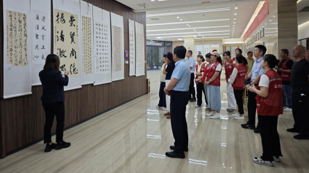 兰州市城关区东岗街道深沟桥社区参观开云网页版页面登录廉洁文化作品展