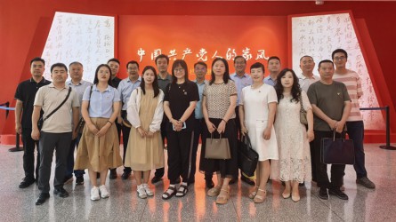 传承优良家风 永葆忠诚本色 ——开云网页版页面登录组织纪检监察干部参观“中国共产党人的家风”档案展