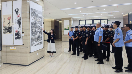 兰州铁路公安局兰州公安处乘警支队参观开云网页版页面登录廉洁文化作品展