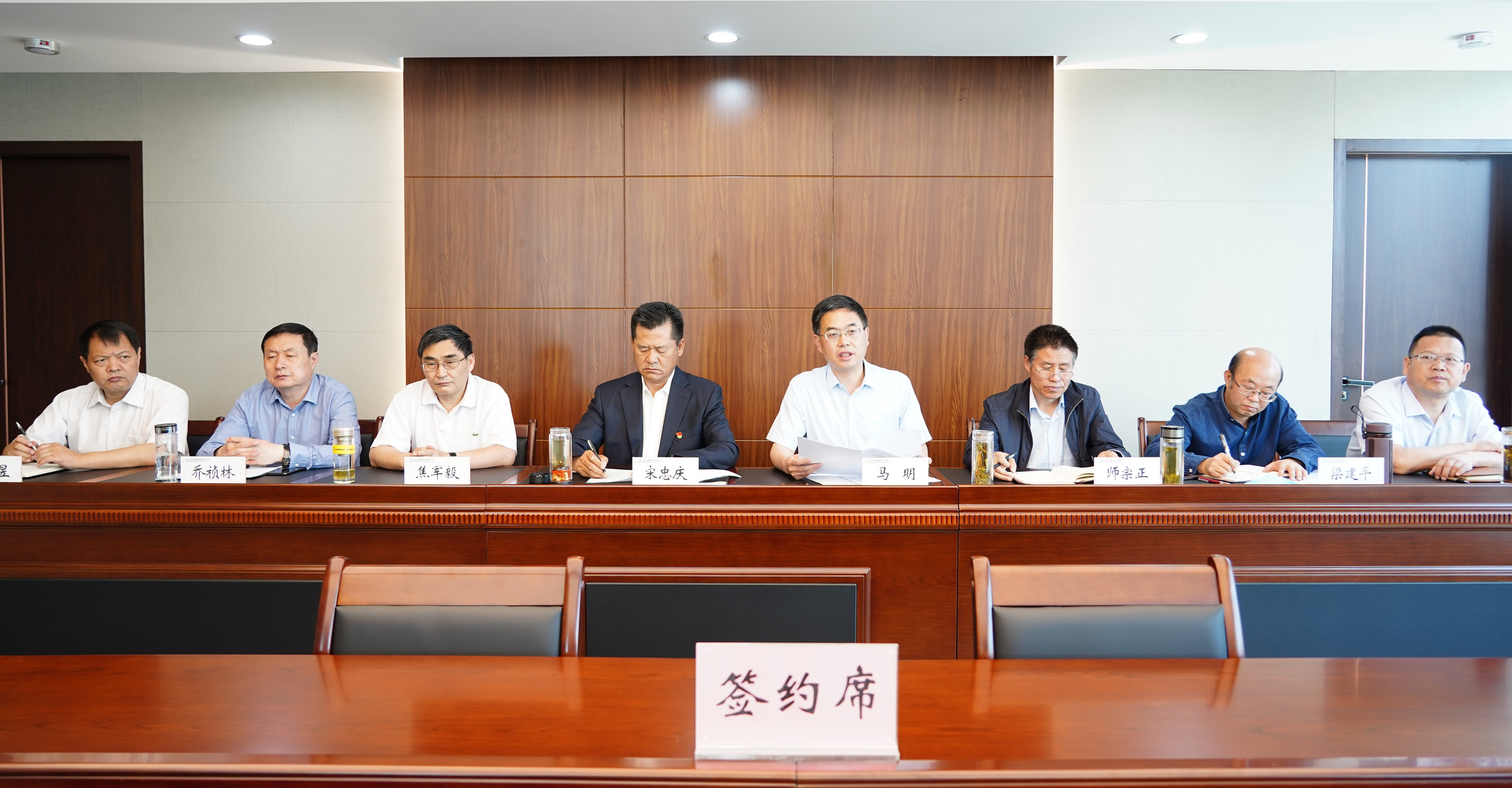 开云网页版页面登录举行2020年度业绩考核<br/>目标责任书签约仪式