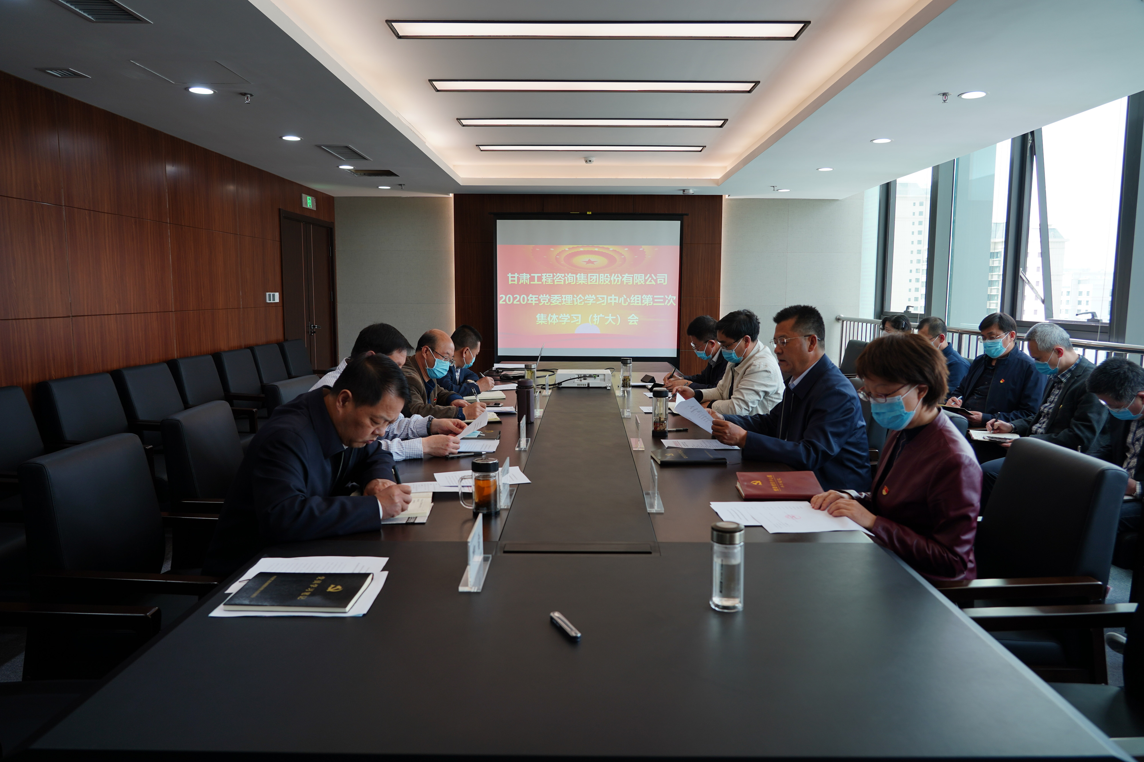 开云网页版页面登录组织召开2020年党委<br/>理论学习中心组第三次集体学习(扩大)会